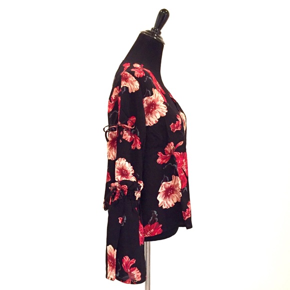Leith Floral Tie Bell Sleeve Top - Picture 7 of 8